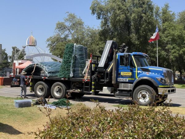 montaje-grua-pluma-arbol-navideno-gigante